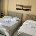 Aron's House * Krujë